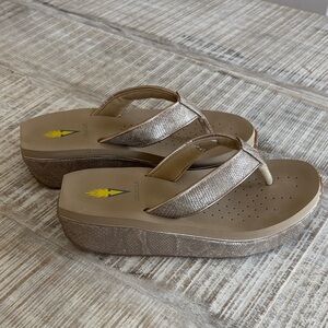 Size 6 Volatile Thong Sandals in Metallic Taupe - Lightweight Comfort
